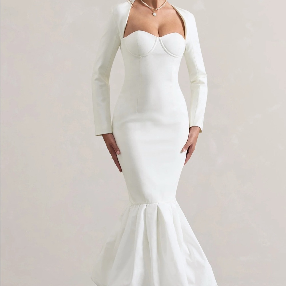 Elegant White Long Sleeve Gown